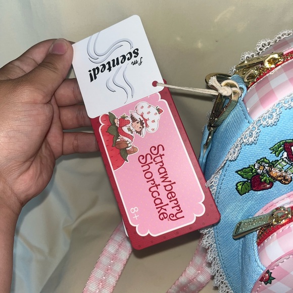 NWT LOUNGEFLY SCENTED Jean strawberry shortcake heart shaped messenger bag 🍓 - Picture 4 of 4